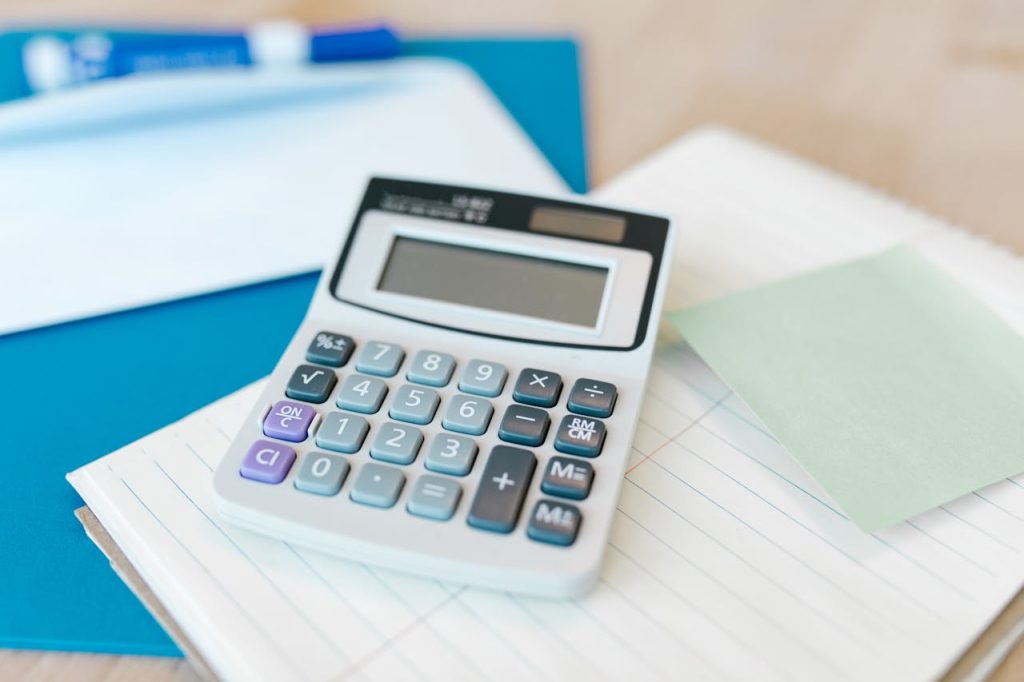 Paie internalisée vs externalisée : quels sont les bénéfices à long terme ?