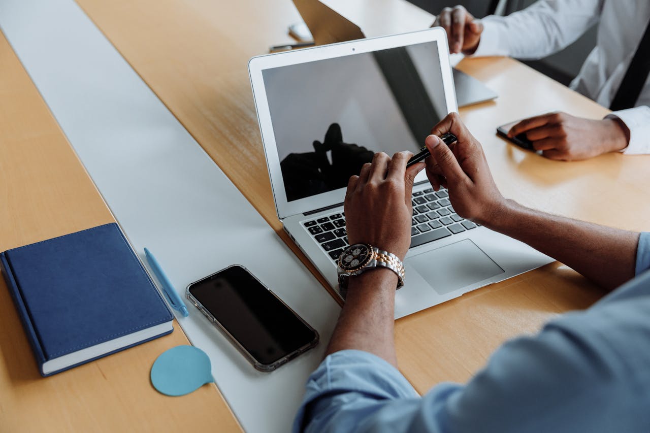 Spécialiste paie ou gestionnaire de paie : quelle différence ?